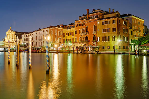 canal grande di notte - palazzo balbo crotta fotografías e imágenes de stock