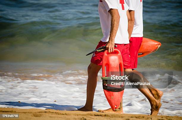 Lifeguards 걷기 해변 인명 구조원에 대한 스톡 사진 및 기타 이미지 - 인명 구조원, 해변, 구조