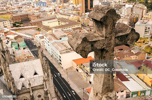 Cross E Paesaggio Urbano - Fotografie stock e altre immagini di Ambientazione esterna - Ambientazione esterna, Architettura, Basilica