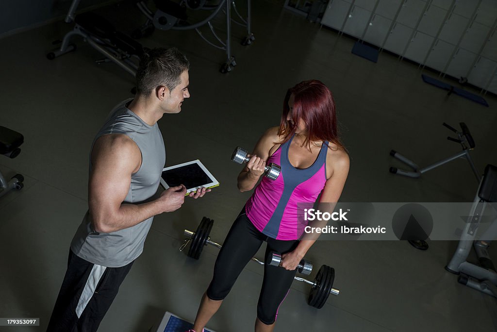 Frau Training mit Instruktor mit digitalen tablet - Lizenzfrei Aktivitäten und Sport Stock-Foto