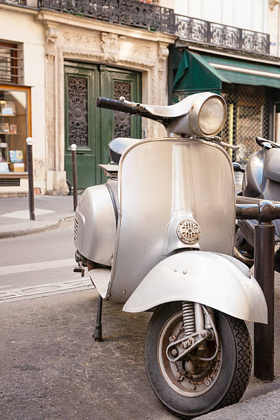 istock Scooter in Old Italian Alley 179360939