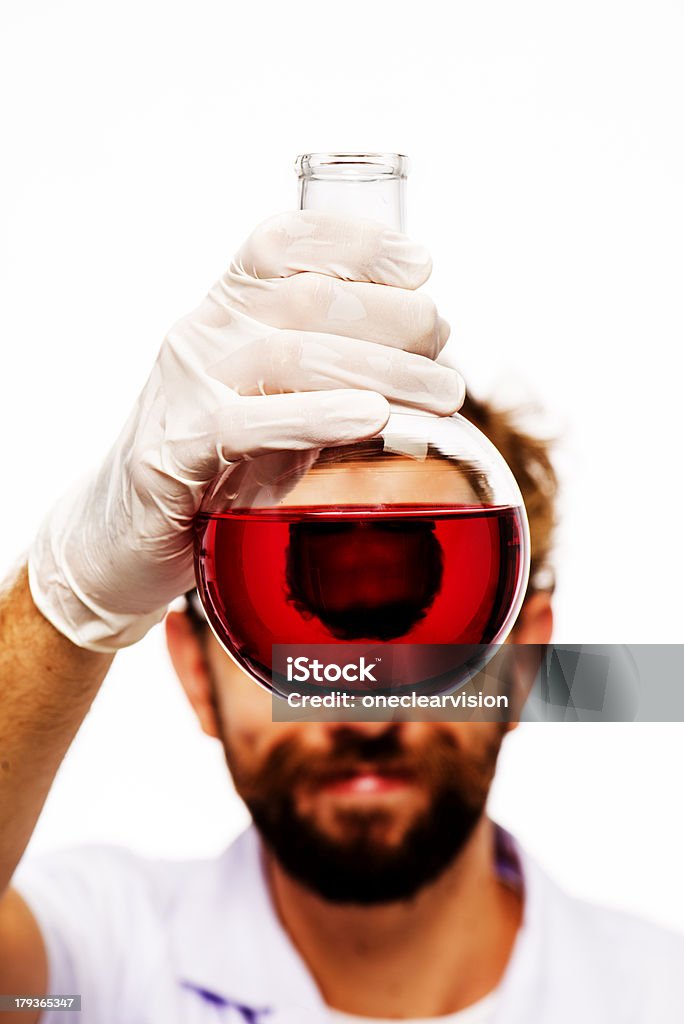 Científico loco con líquido rojo - Foto de stock de Adulto libre de derechos