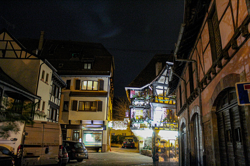 Image of the village of Obernai illuminated for Christmas
