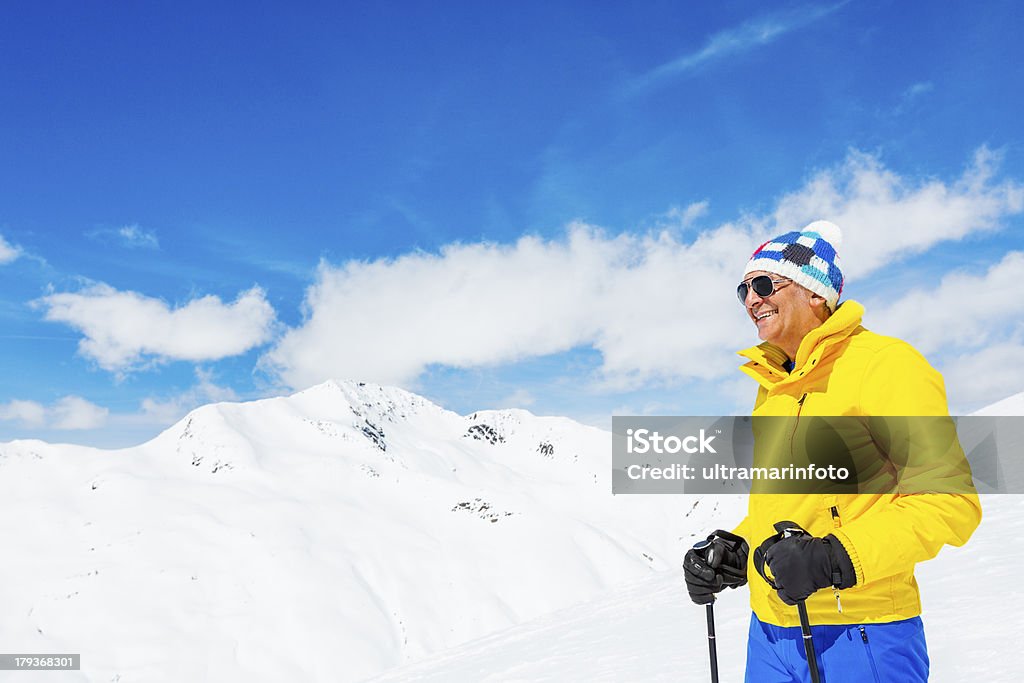 Snow Skifahrer ruhen auf der Oberseite - Lizenzfrei Aktiver Senior Stock-Foto