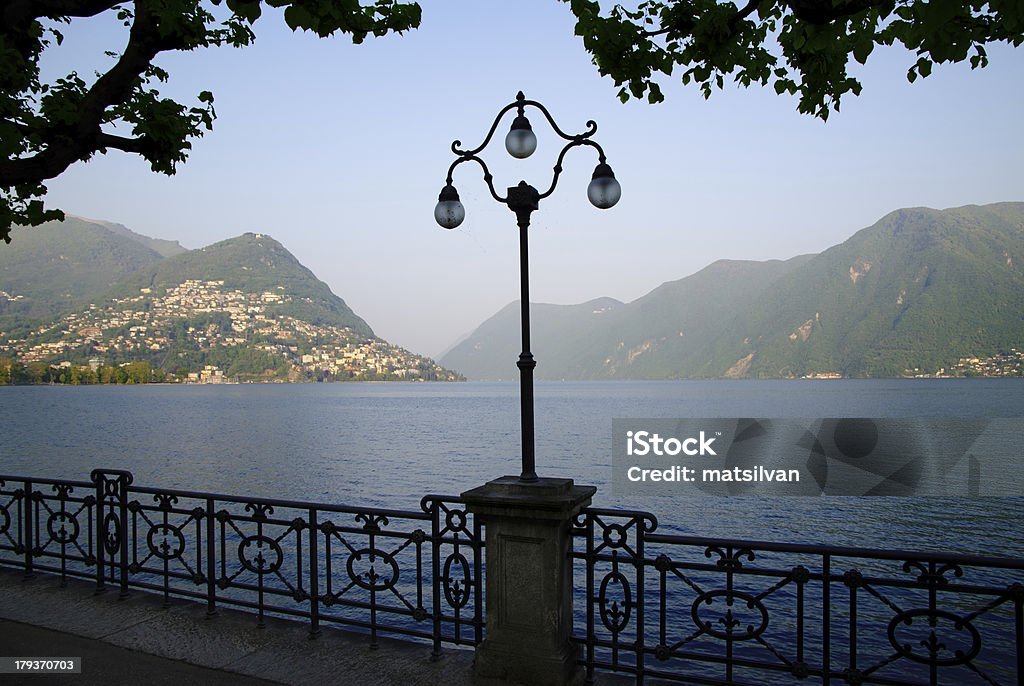 Street Lampe auf den lake front - Lizenzfrei Alpen Stock-Foto