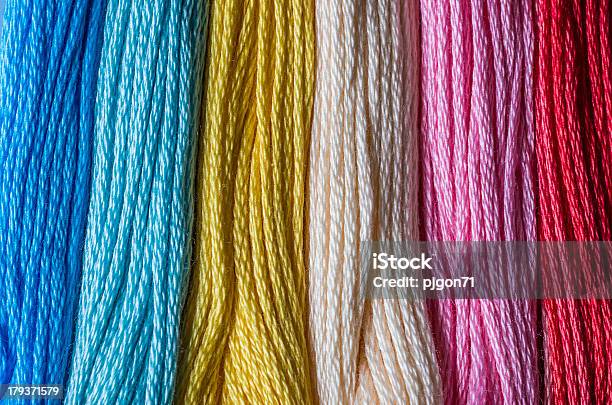 Multicolored Floss - zdjęcia stockowe i więcej obrazów Barwne tło - Barwne tło, Bez ludzi, Efekt faktury
