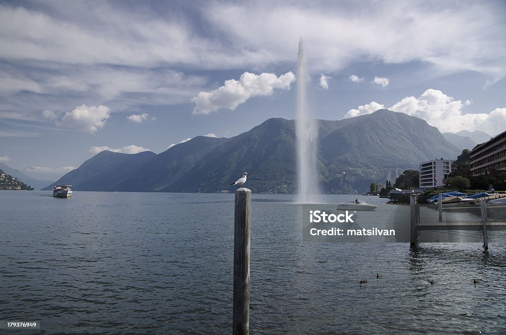 Lago alpino - Foto de stock de Alpes europeus royalty-free