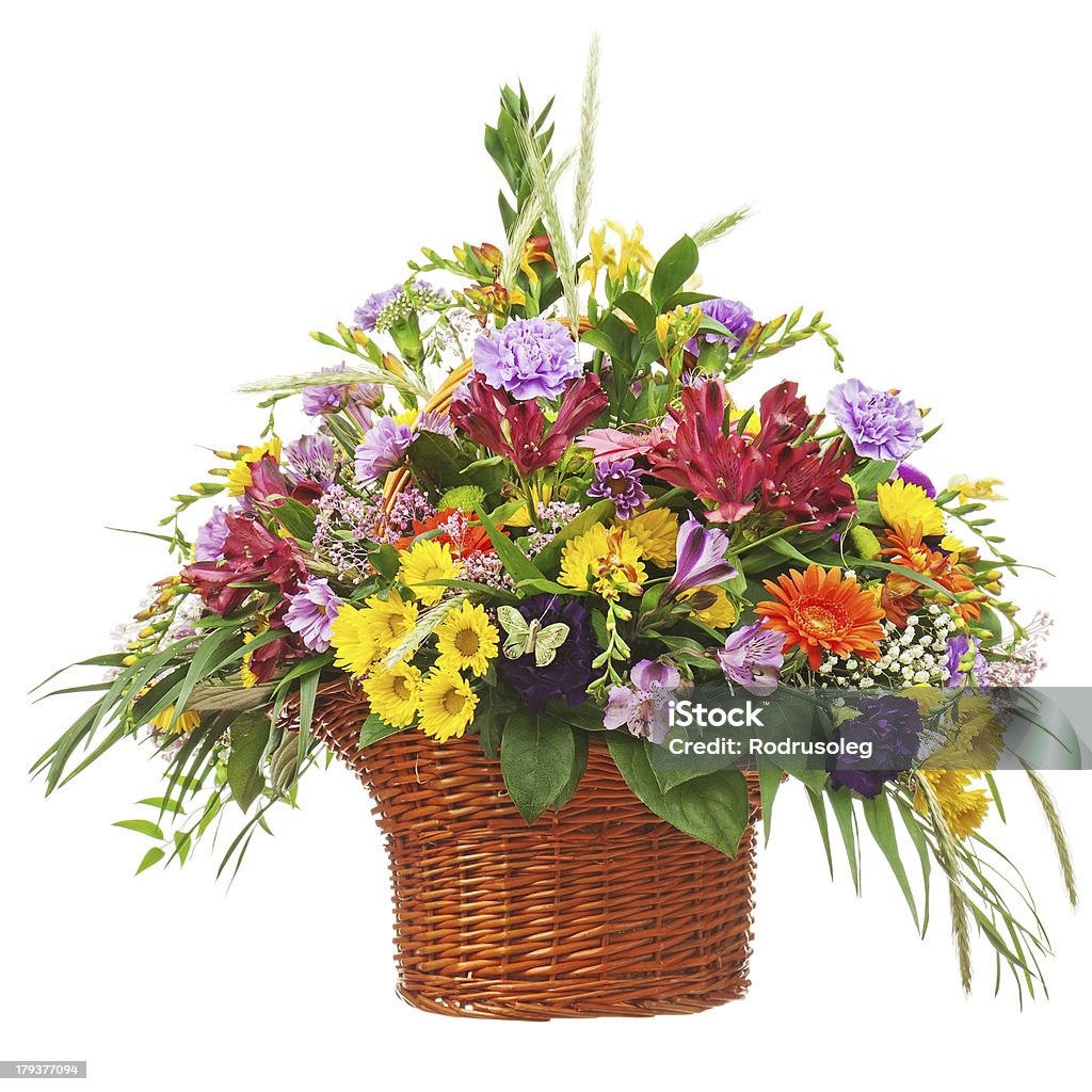 Arrangiamento bouquet di fiori in cesto di vimini isolato riferimento - Foto stock royalty-free di Amore