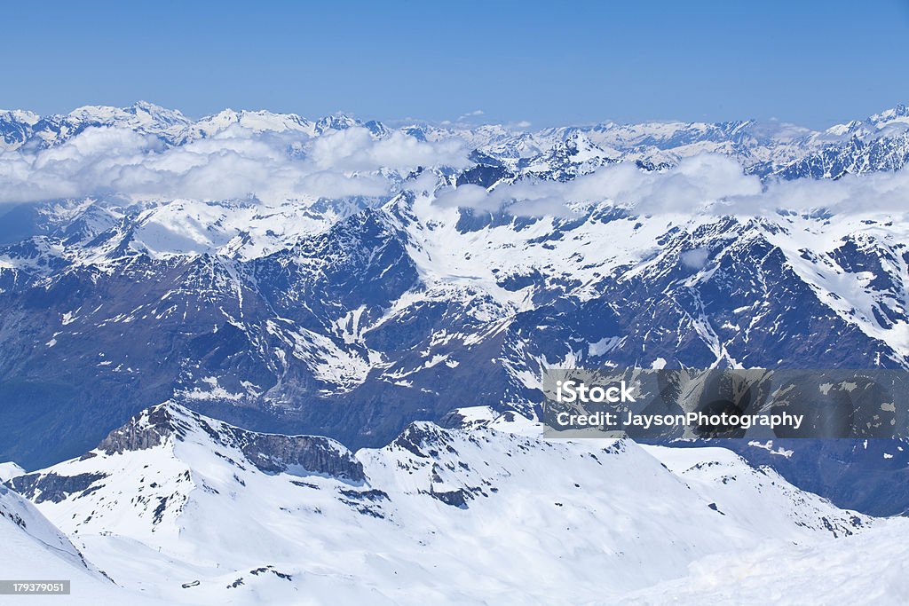 Neve montagna di Zermatt - Foto stock royalty-free di Alpi