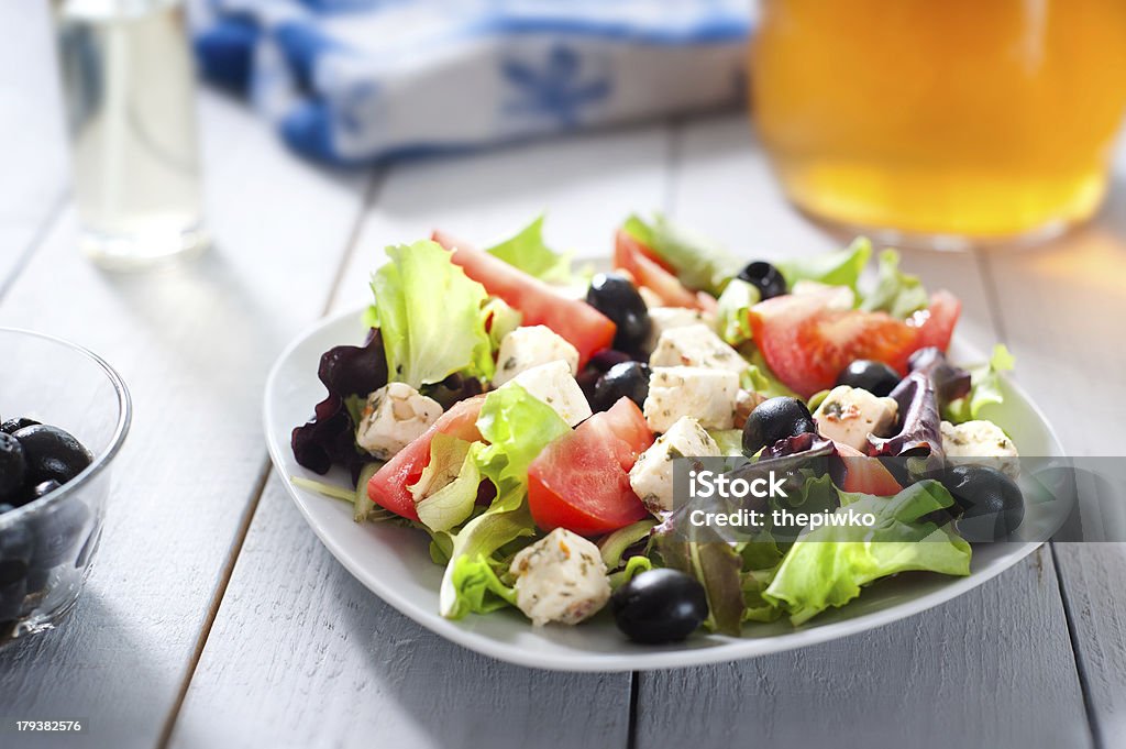 Dieta saludable ensalada mediterránea - Foto de stock de Aceituna libre de derechos