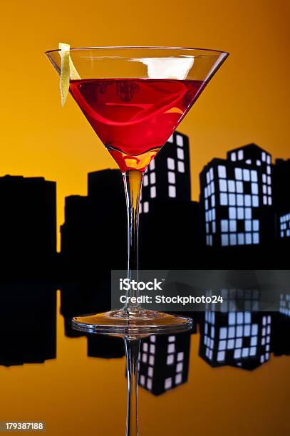 Metropoli Cosmopolita Cocktail - Fotografie stock e altre immagini di Bibita - Bibita, Bicchiere, Bicchiere da Martini