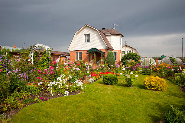 istock House with a garden 179387255
