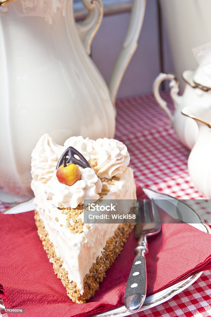Piezas de avellana tartas de crema - Foto de stock de Al horno libre de derechos