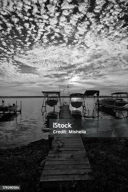 Nascer Do Sol Sobre O Lago - Fotografias de stock e mais imagens de Ao Ar Livre - Ao Ar Livre, Fotografia - Imagem, Lago