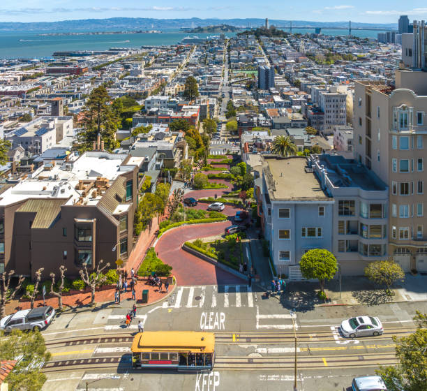 vista panoramica aerea del paesaggio urbano dello skyline di san francisco - bay bridge san francisco county san francisco bay area landscaped foto e immagini stock