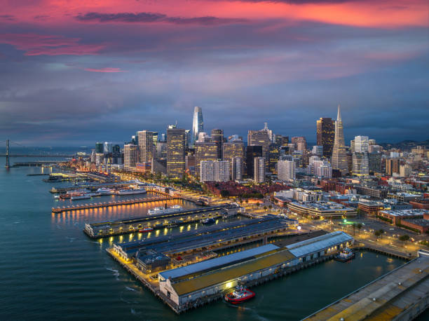 panorama-stadtbild aus der luft auf die skyline von san francisco - bay bridge san francisco county san francisco bay area landscaped stock-fotos und bilder