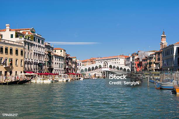 Photo libre de droit de Pont Du Rialto À Venise banque d'images et plus d'images libres de droit de Beauté - Beauté, Bleu, Bras de mer - Mer