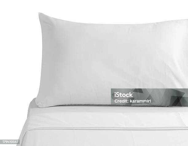 Weißer Bettwäsche Stockfoto und mehr Bilder von Kissenbezug - Kissenbezug, Weiß, Bettbezug