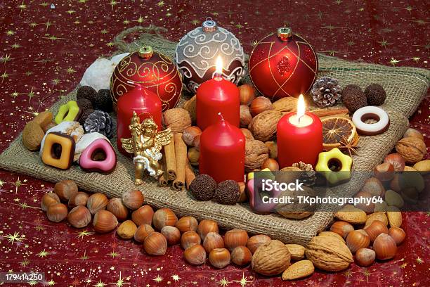 Advent Kranz 2 Kerzenschein Stockfoto und mehr Bilder von Advent - Advent, Adventskranz, Blau