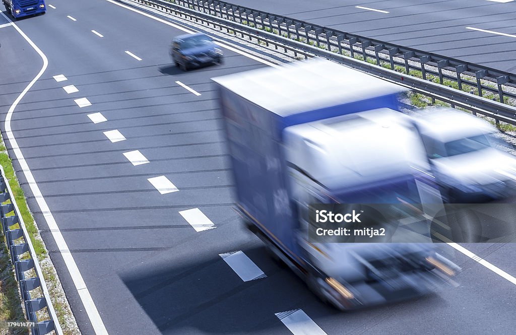 高速道路の交通状態 - アクションショットのロイヤリティフリーストックフォト
