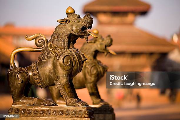 Plaza Durbar De Bhaktapur Foto de stock y más banco de imágenes de Aleación - Aleación, Animismo, Antiguo