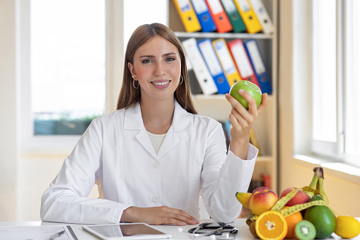 Nutritionist woman holding apple