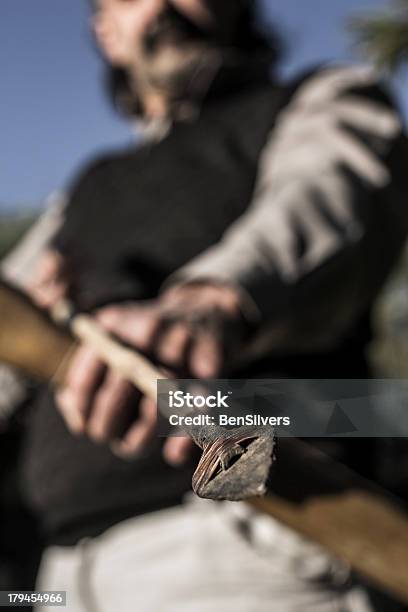 Erwachsener Archer Mit Pfeil Und Bogen In Nahaufnahme Stockfoto und mehr Bilder von Aktiver Senior