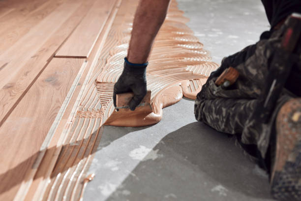 istock Professional handyman installing laminate flooring in a new apartment. 1794586787