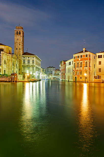 venezia di notte - cannareggio quarter photos et images de collection