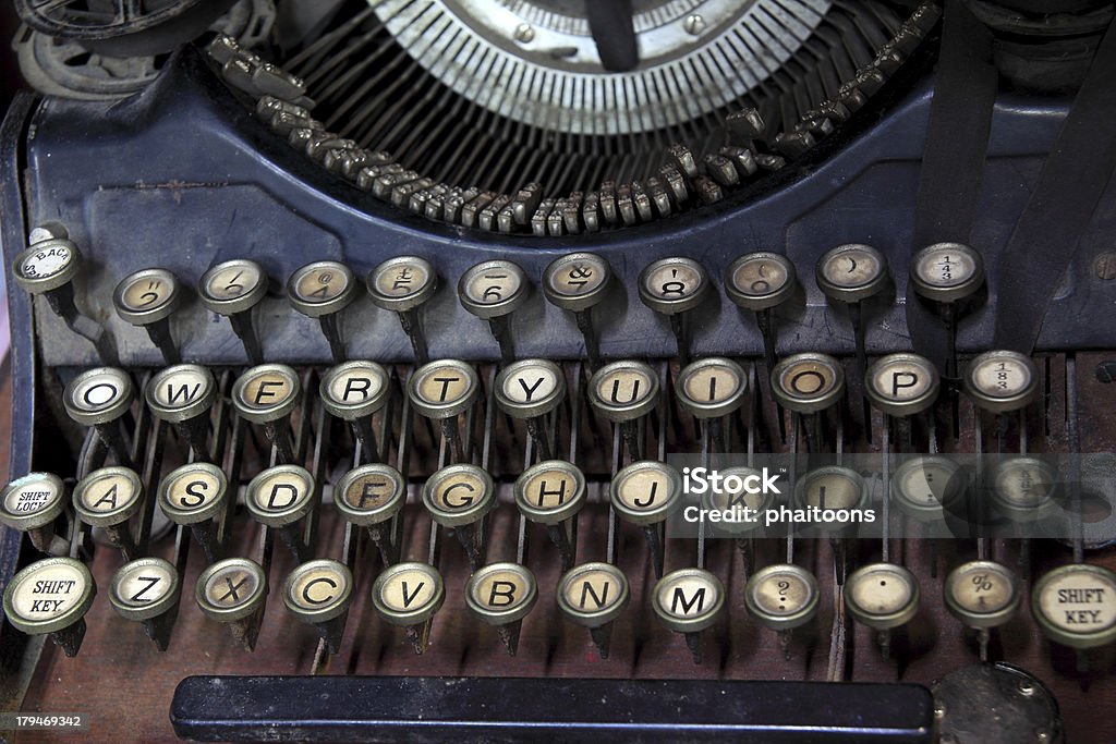 Llaves antiguas primer plano de máquina de escribir - Foto de stock de Acero libre de derechos