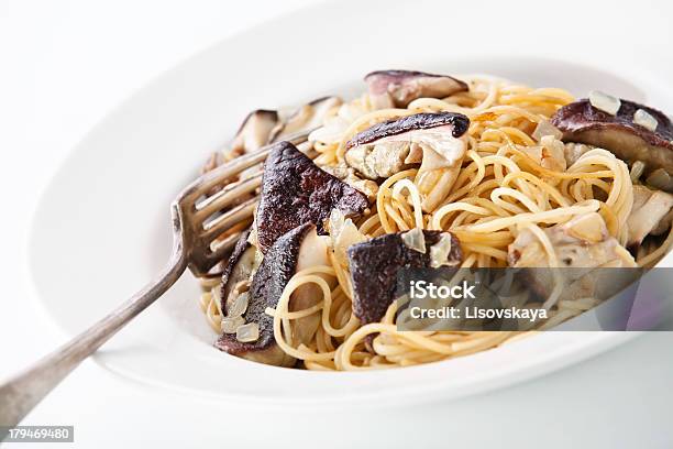 Pasta Con Funghi Selvatici - Fotografie stock e altre immagini di Alimentazione sana - Alimentazione sana, Cena, Cibo