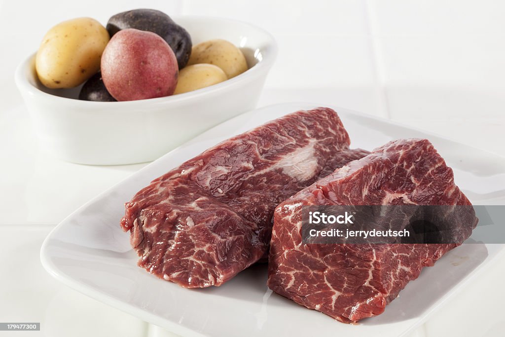 Carne e patate - Foto stock royalty-free di Bianco