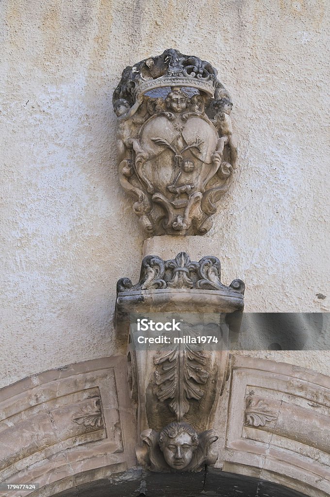 Palácio de St. Domenico. Manfredonia. Região de Puglia. Itália. - Royalty-free Aldeia Foto de stock
