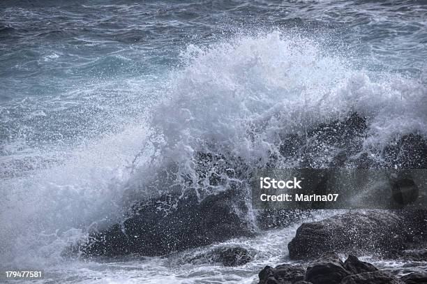 Волны — стоковые фотографии и другие картинки Атлантический океан - Атлантический океан, Без людей, Брызги