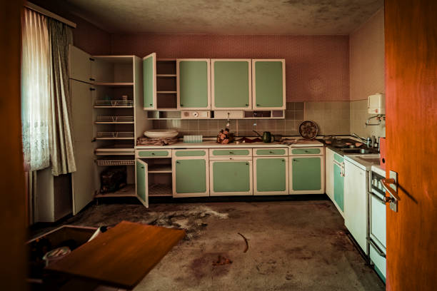 The abandoned die house.