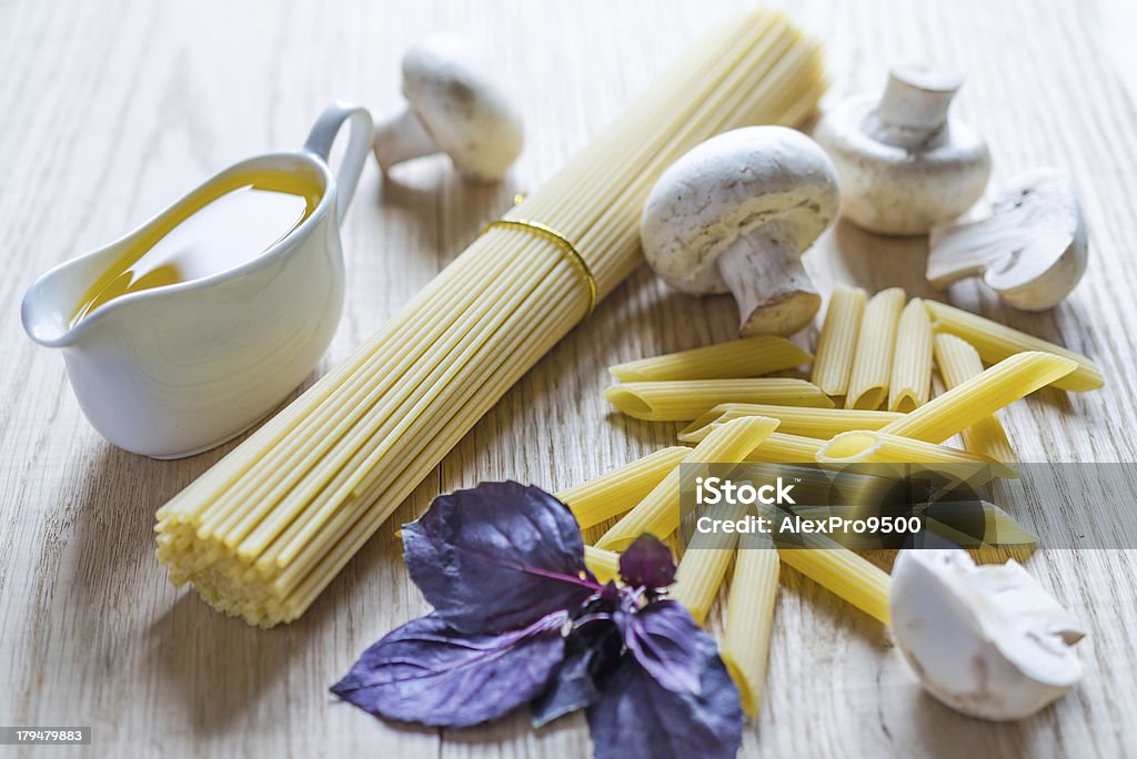 Spaghetti, penne z Makaron składników - Zbiór zdjęć royalty-free (Bazylia)