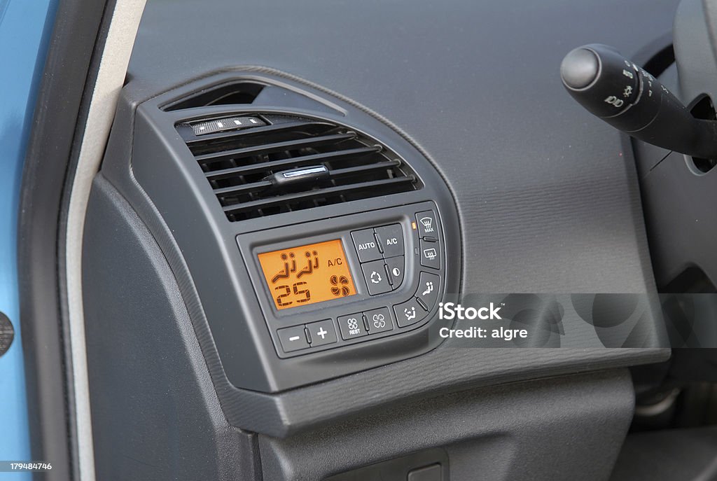 Автомобиль aircondition - Стоковые фото Бензоколонка роялти-фри