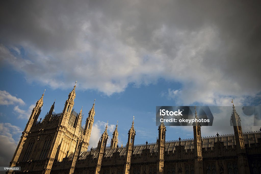 国会議事堂とクラウディスカイ - イギリスのロイヤリティフリーストックフォト