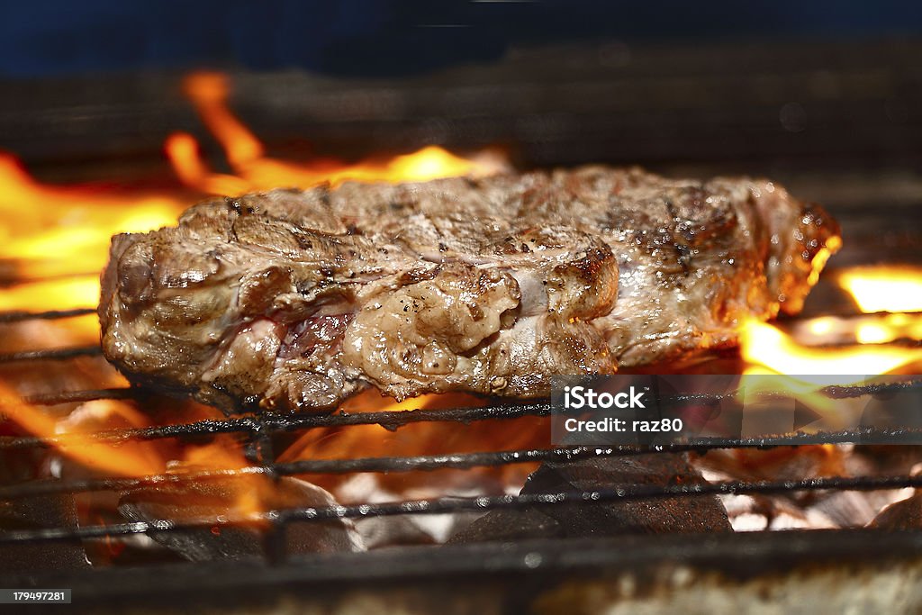 bistecca - Foto stock royalty-free di Alla brace