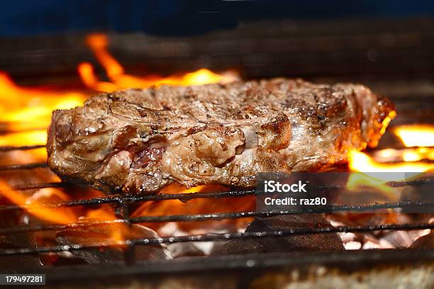 스테이크 고기에 대한 스톡 사진 및 기타 이미지 - 고기, 굽기, 등심 스테이크