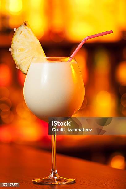 Coleção De Cocktailspina Colada - Fotografias de stock e mais imagens de Ananás - Ananás, Bar - Local de entretenimento, Bebida