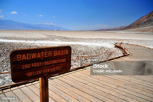Usa California Death Valley Np Badwater Basin Foto de stock y más banco de imágenes de Aire libre - Aire libre, Aislado, Azul