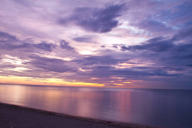 istock Sunrise at the sea 179507017