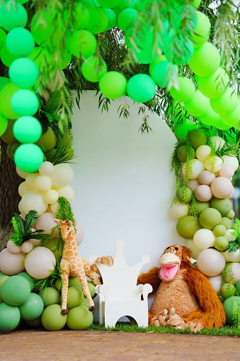 Jungle-style photo zone for a children's birthday party.