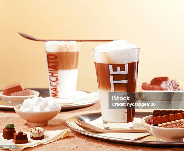 Photo libre de droit de Latte Macchiato banque d'images et plus d'images libres de droit de Bar à expresso - Bar à expresso, Biscotti, Biscuit