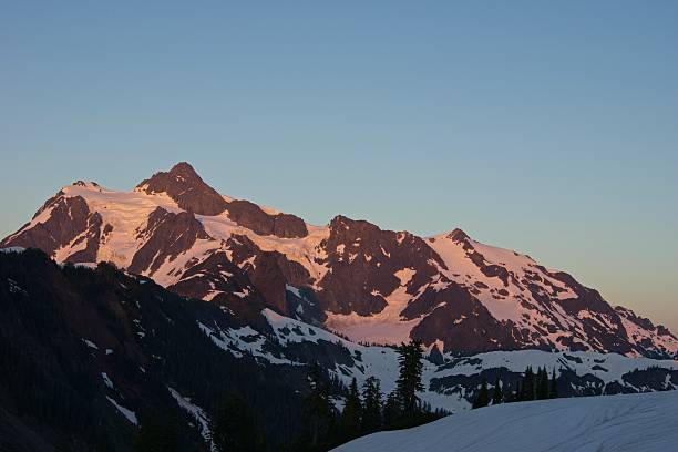 monte shuksan pôr-do-sol - montanha shuksan - fotografias e filmes do acervo