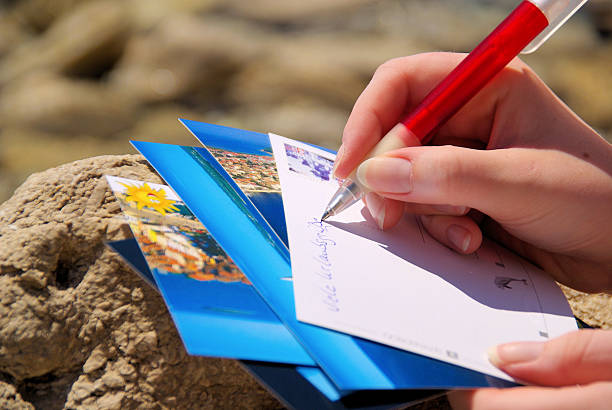 escribiendo una imagen postal - holiday postcard fotografías e imágenes de stock