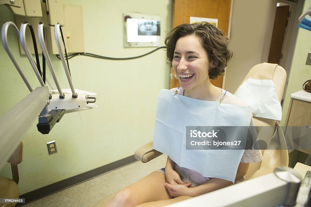 En el dentista - Foto de stock de 20 a 29 años libre de derechos