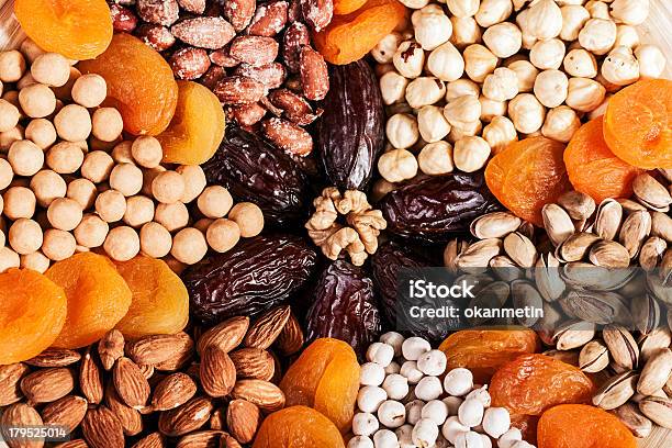 Frutas Secas - Fotografias de stock e mais imagens de Alimentação Saudável - Alimentação Saudável, Amêndoa, Casca de Noz