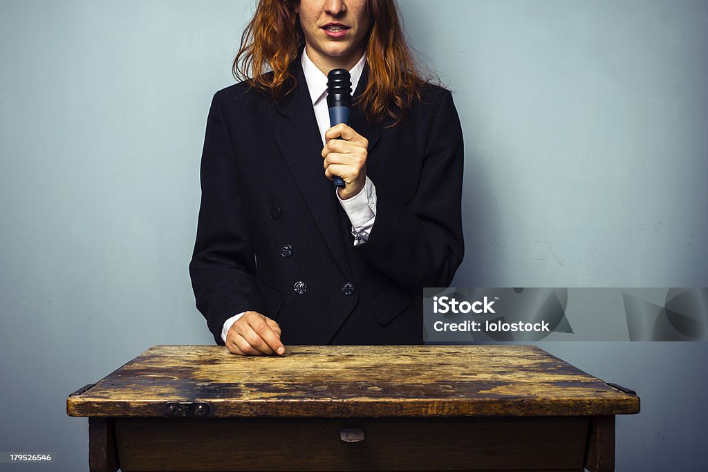 Frau im Anzug geben Vortrag - Lizenzfrei Altertümlich Stock-Foto